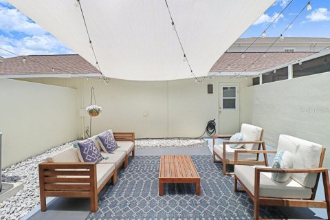 Townhouse in Tampa, Florida 2 bedrooms, 118.54 sq.m. № 2237175 - photo 25