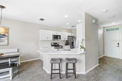 Townhouse in Tampa, Florida 2 bedrooms, 118.54 sq.m. № 2237175 - photo 10