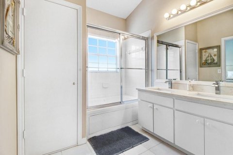 Townhouse in Tampa, Florida 2 bedrooms, 118.54 sq.m. № 2237175 - photo 21