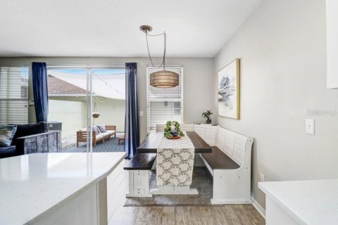 Townhouse in Tampa, Florida 2 bedrooms, 118.54 sq.m. № 2237175 - photo 12