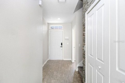 Townhouse in Tampa, Florida 2 bedrooms, 118.54 sq.m. № 2237175 - photo 4