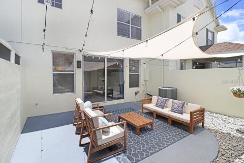 Townhouse in Tampa, Florida 2 bedrooms, 118.54 sq.m. № 2237175 - photo 27