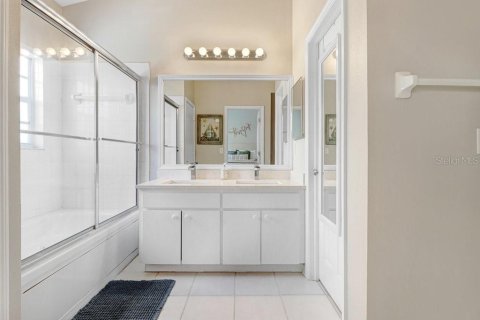 Townhouse in Tampa, Florida 2 bedrooms, 118.54 sq.m. № 2237175 - photo 20