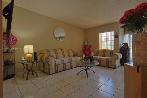 Condo in Miami, Florida, 2 bedrooms  № 1974572 - photo 7