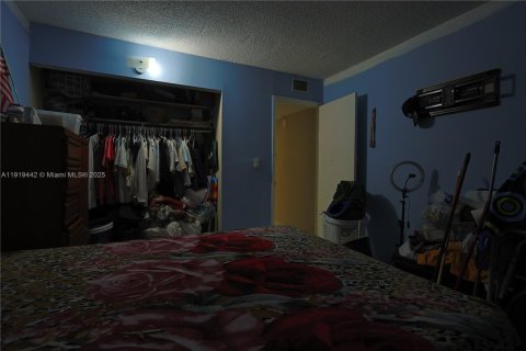 Condo in Miami, Florida, 2 bedrooms  № 1974572 - photo 14