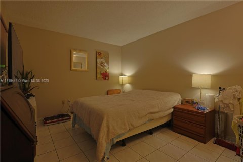 Condo in Miami, Florida, 2 bedrooms  № 1974572 - photo 12