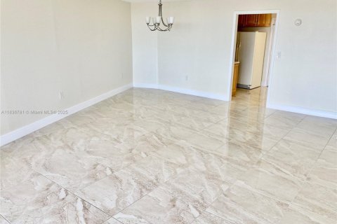 Copropriété à louer à Miami, Floride: 2 chambres, 115.94 m2 № 1821823 - photo 7