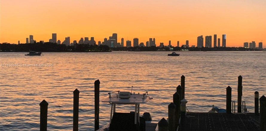 Condo in Miami Beach, Florida, 1 bedroom № 1820361