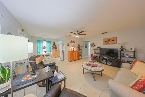 Condo in Sun City Center, Florida, 2 bedrooms  № 1535824 - photo 4