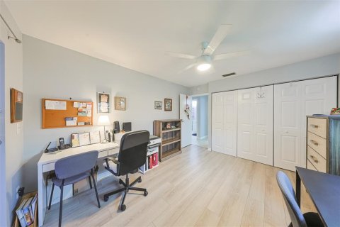 Condo in Sun City Center, Florida, 2 bedrooms  № 1535824 - photo 21