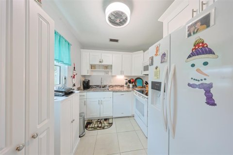 Condo in Sun City Center, Florida, 2 bedrooms  № 1535824 - photo 10