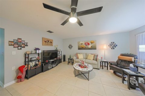Condo in Sun City Center, Florida, 2 bedrooms  № 1535824 - photo 7
