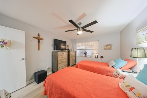 Condo in Sun City Center, Florida, 2 bedrooms  № 1535824 - photo 14