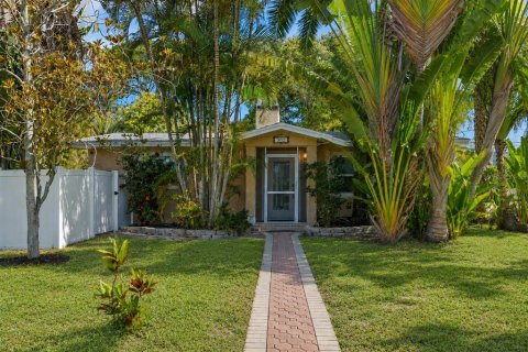 House in Palm Harbor, Florida 3 bedrooms, 174.19 sq.m. № 2209620