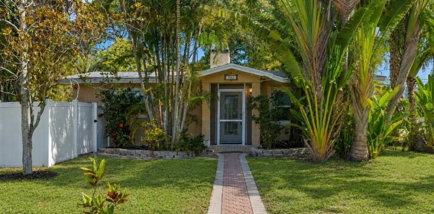 House in Palm Harbor, Florida 3 bedrooms, 174.19 sq.m. № 2209620