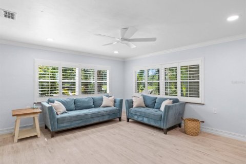 House in Palm Harbor, Florida 3 bedrooms, 174.19 sq.m. № 2209620 - photo 7