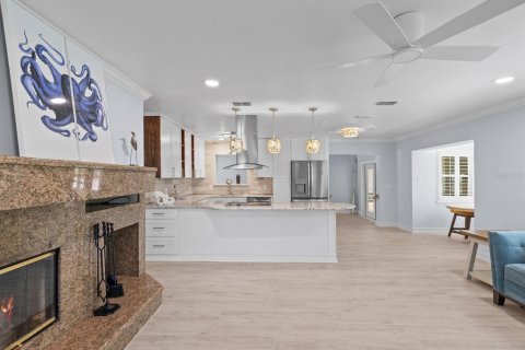 House in Palm Harbor, Florida 3 bedrooms, 174.19 sq.m. № 2209620 - photo 9