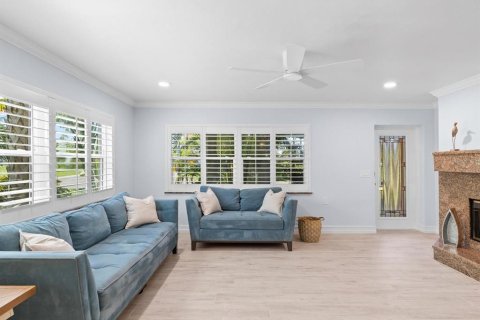 House in Palm Harbor, Florida 3 bedrooms, 174.19 sq.m. № 2209620 - photo 5