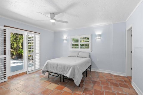 House in Palm Harbor, Florida 3 bedrooms, 174.19 sq.m. № 2209620 - photo 15