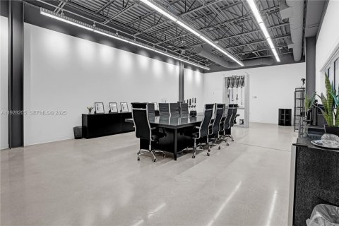 Propiedad comercial en venta en St. Lucie, Florida № 2062157 - foto 13