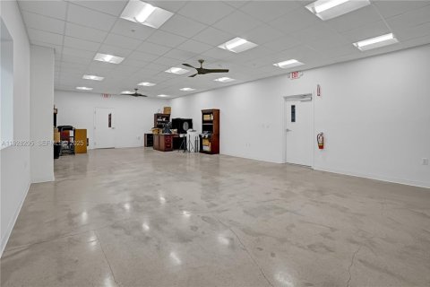 Propiedad comercial en venta en St. Lucie, Florida № 2062157 - foto 29