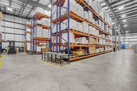 Propiedad comercial en venta en St. Lucie, Florida № 2062157 - foto 18