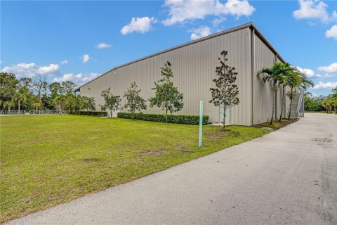 Propiedad comercial en venta en St. Lucie, Florida № 2062157 - foto 7