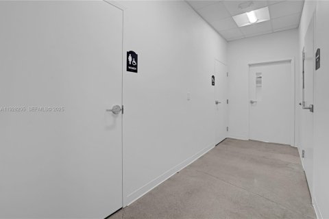 Propiedad comercial en venta en St. Lucie, Florida № 2062157 - foto 30