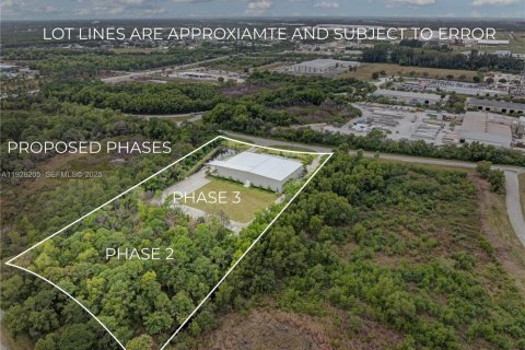 Propiedad comercial en venta en St. Lucie, Florida № 2062157 - foto 3