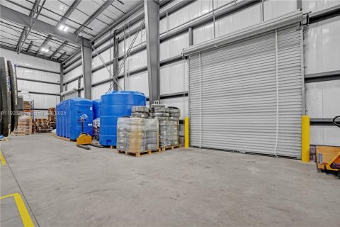 Propiedad comercial en venta en St. Lucie, Florida № 2062157 - foto 22