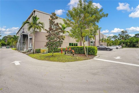 Propiedad comercial en venta en St. Lucie, Florida № 2062157 - foto 5