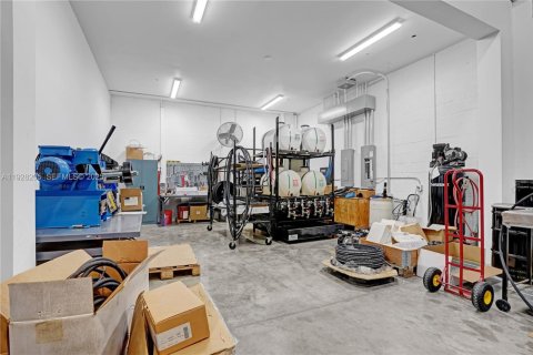 Propiedad comercial en venta en St. Lucie, Florida № 2062157 - foto 17