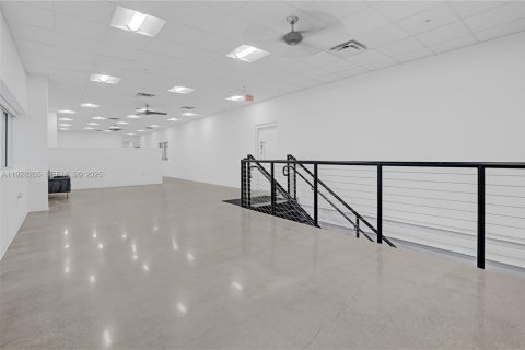 Propiedad comercial en venta en St. Lucie, Florida № 2062157 - foto 27