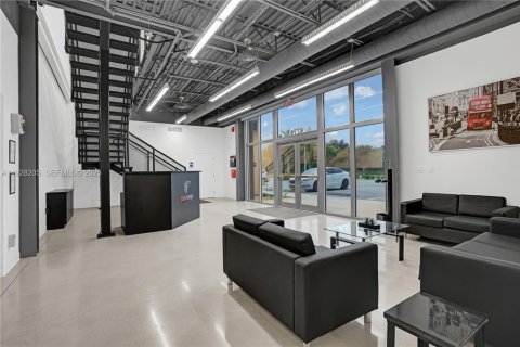 Propiedad comercial en venta en St. Lucie, Florida № 2062157 - foto 9