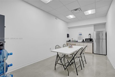 Propiedad comercial en venta en St. Lucie, Florida № 2062157 - foto 25