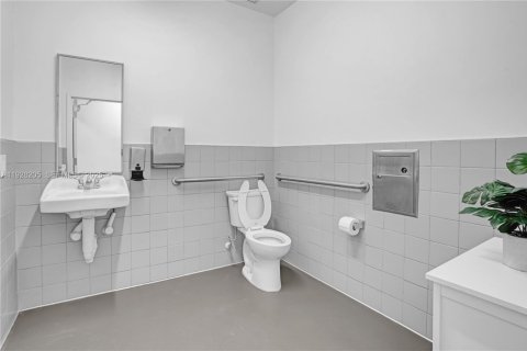 Propiedad comercial en venta en St. Lucie, Florida № 2062157 - foto 15