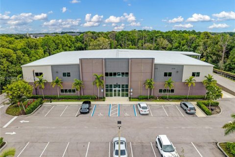 Propiedad comercial en St. Lucie, Florida № 2062157