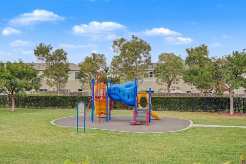 Touwnhouse à vendre à Florida City, Floride: 3 chambres, 140.47 m2 № 2046351 - photo 2