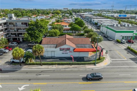 Propiedad comercial en venta en Miami, Florida № 1981051 - foto 5