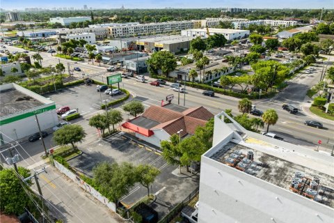 Propiedad comercial en venta en Miami, Florida № 1981051 - foto 3