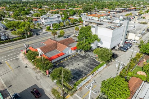 Propiedad comercial en venta en Miami, Florida № 1981051 - foto 2