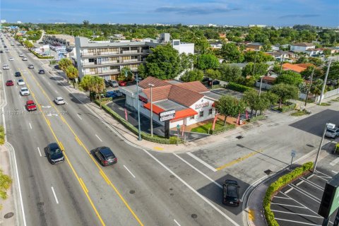 Propiedad comercial en venta en Miami, Florida № 1981051 - foto 6