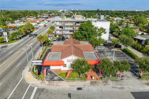 Propiedad comercial en venta en Miami, Florida № 1981051 - foto 7
