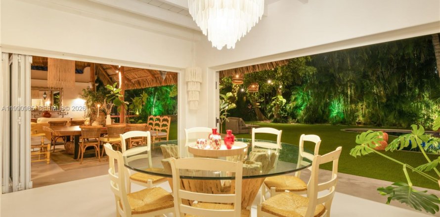 Дом в Ки-Бискейн, Флорида 5 спален, 297.47м2 № 2057371