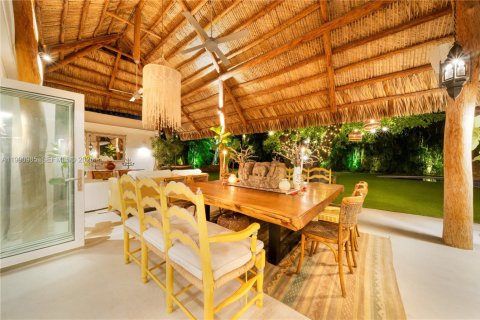 Снять в аренду виллу или дом в Ки-Бискейн, Флорида 5 спален, 297.47м2, № 2057371 - фото 8