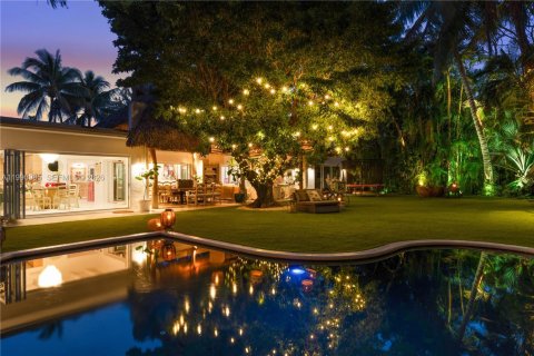 Снять в аренду виллу или дом в Ки-Бискейн, Флорида 5 спален, 297.47м2, № 2057371 - фото 11