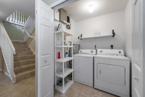 Adosado en venta en Fort Lauderdale, Florida, 5 dormitorios, 286.98 m2 № 2250682 - foto 19
