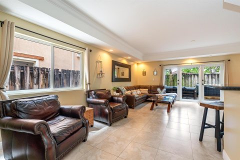 Adosado en venta en Fort Lauderdale, Florida, 5 dormitorios, 286.98 m2 № 2250682 - foto 6