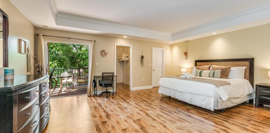 Adosado en Fort Lauderdale, Florida 5 dormitorios, 286.98 m2 № 2250682