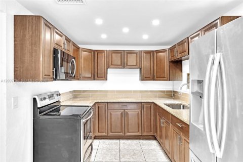Снять в аренду виллу или дом в Дания-Бич, Флорида 4 спальни, 109.16м2, № 2087578 - фото 10